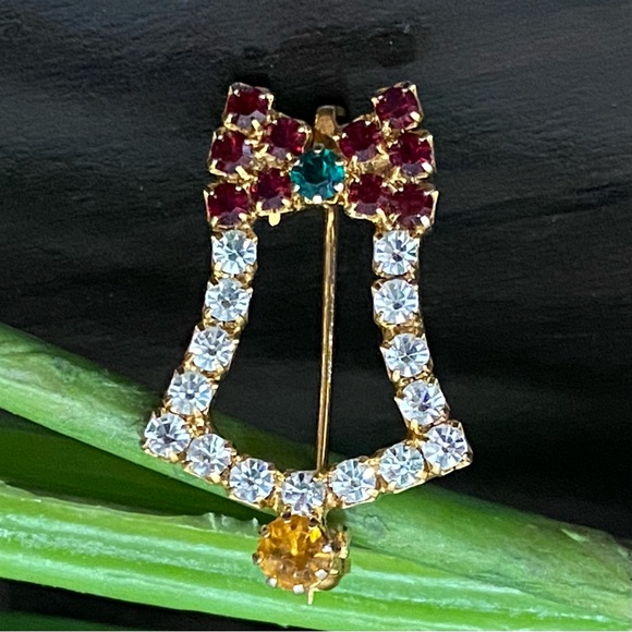 Vintage Unsigned Rhinestones Christmas Bell Brooch - Picture 6 of 9